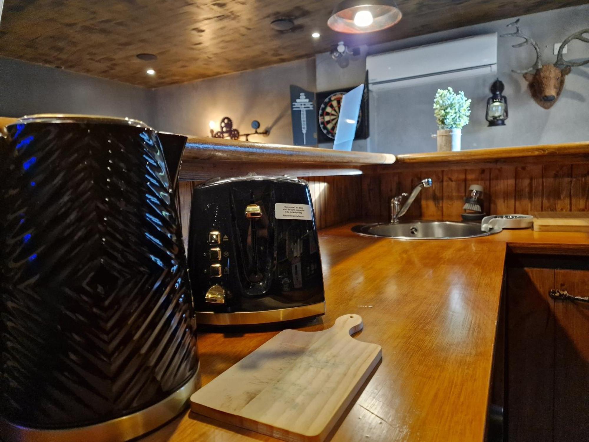 The Pub - Unique & Authentic Experience - Free Parking!, 5 Minutes From Airbus And The Mall Cribbs Bristol Exterior foto